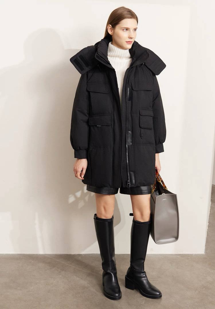 Lightweight, warm, loose-fitting hooded mid-length down jacket