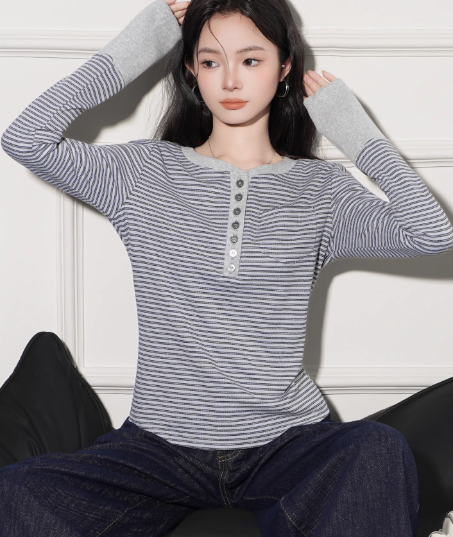 Striped contrasting semi open collar sticker bag long sleeved T-shirt for women